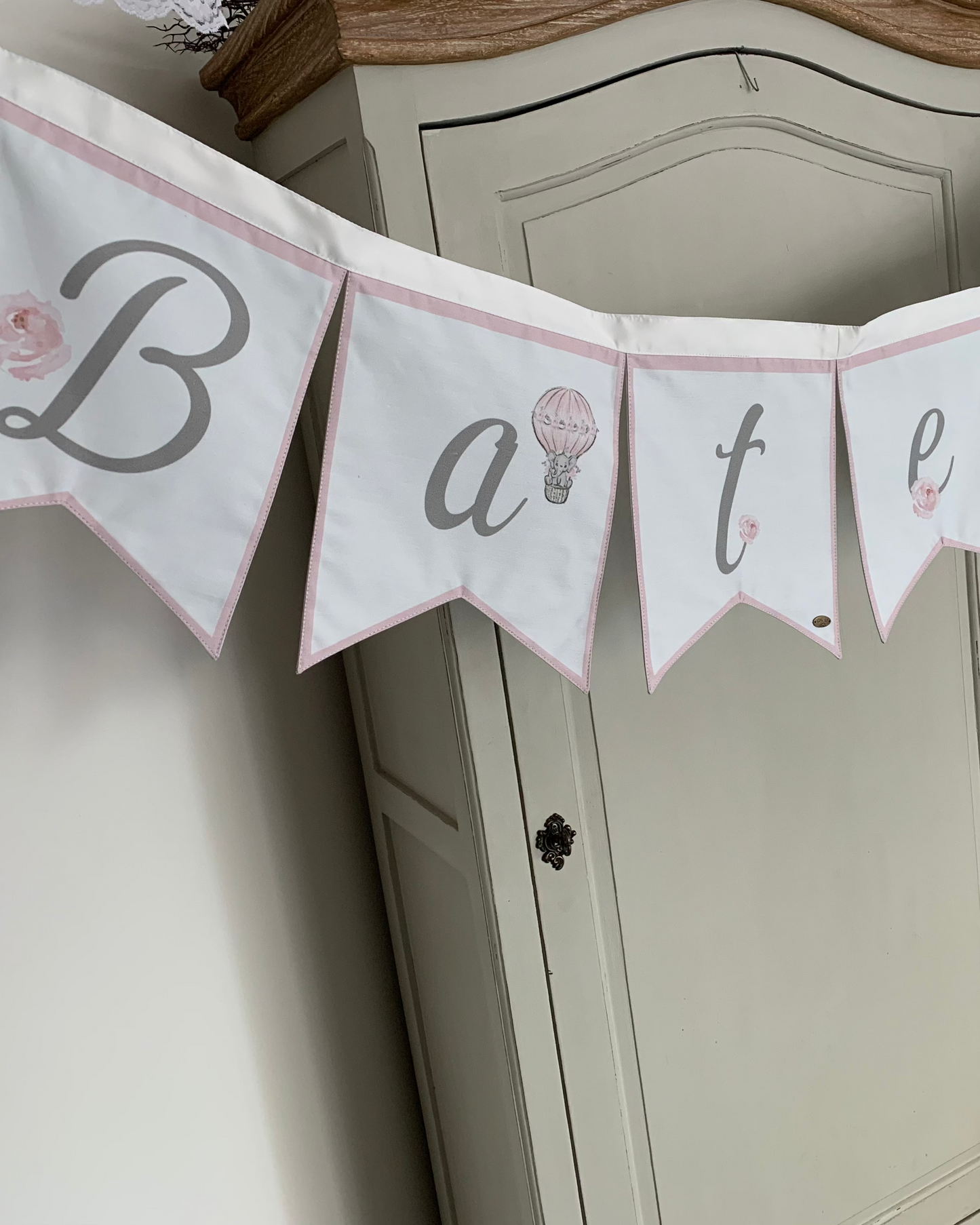 زخرفة العلم - تعليقة الأعلام