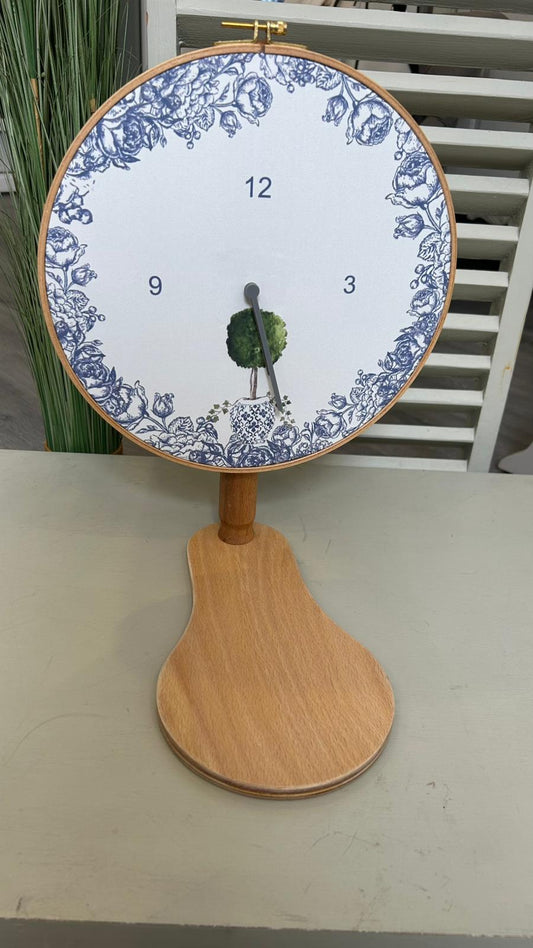 ساعة الطاولة - ساعة طاولة